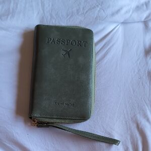 Green Travel Wallet Passpory
